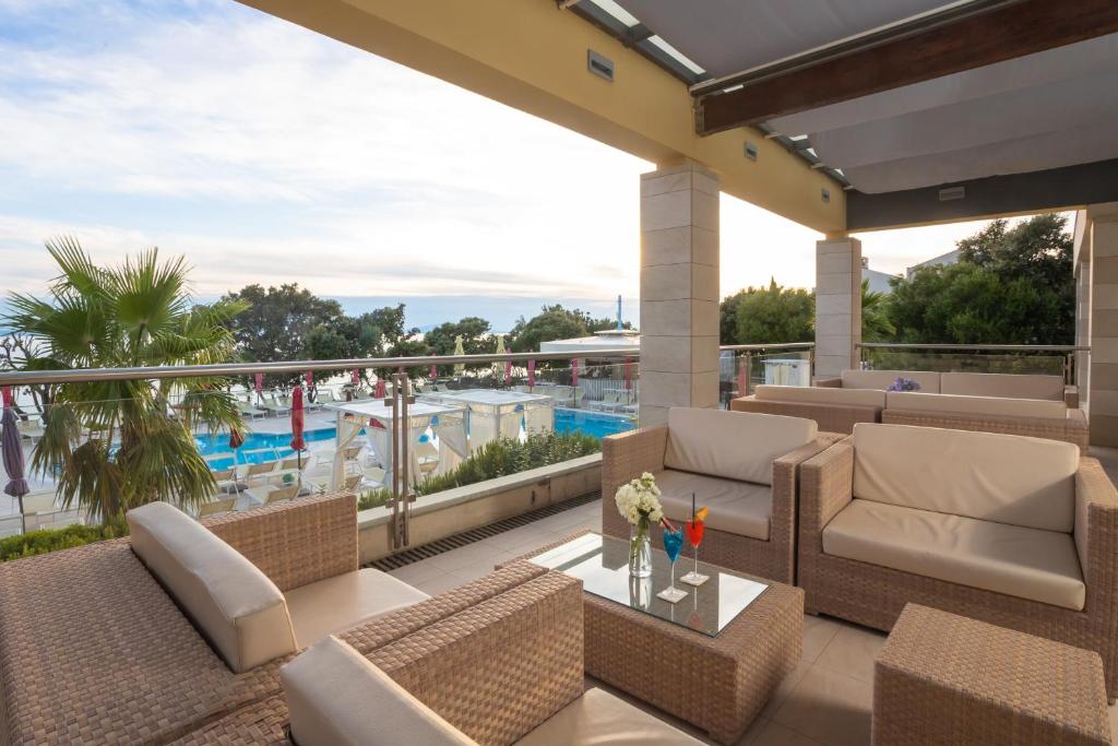 Bazén v ubytování Family Hotel La Luna - All inclusive nebo v jeho okolí