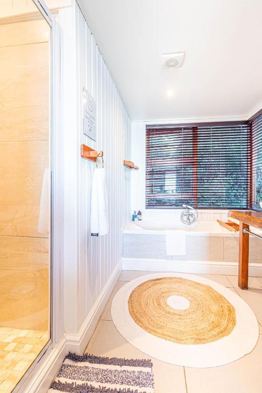 Peak's Cabin - Endless Ocean Views - Fireplace - Fast WiFi - Image 28
