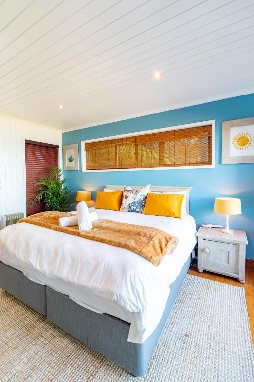 Peak's Cabin - Endless Ocean Views - Fireplace - Fast WiFi - Image 23