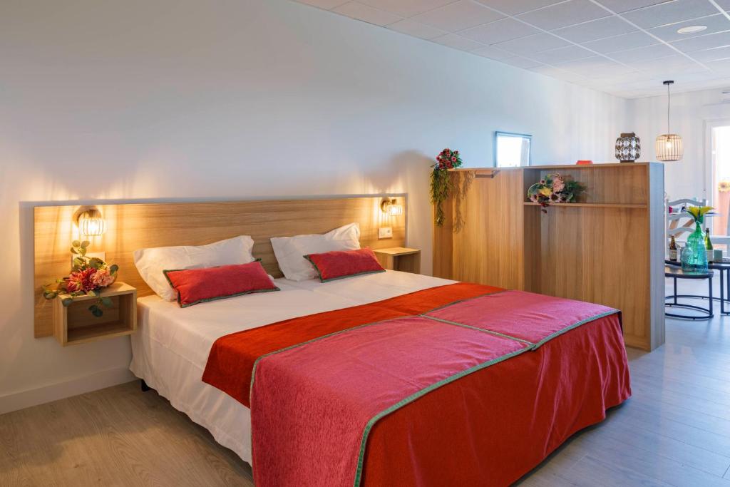 Luxury Singular Apartments Orange - 15