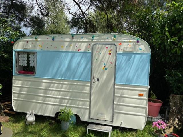 a blue and silver trailer parked in the grass at La Caraval in Saint-Pierre-des-Corps