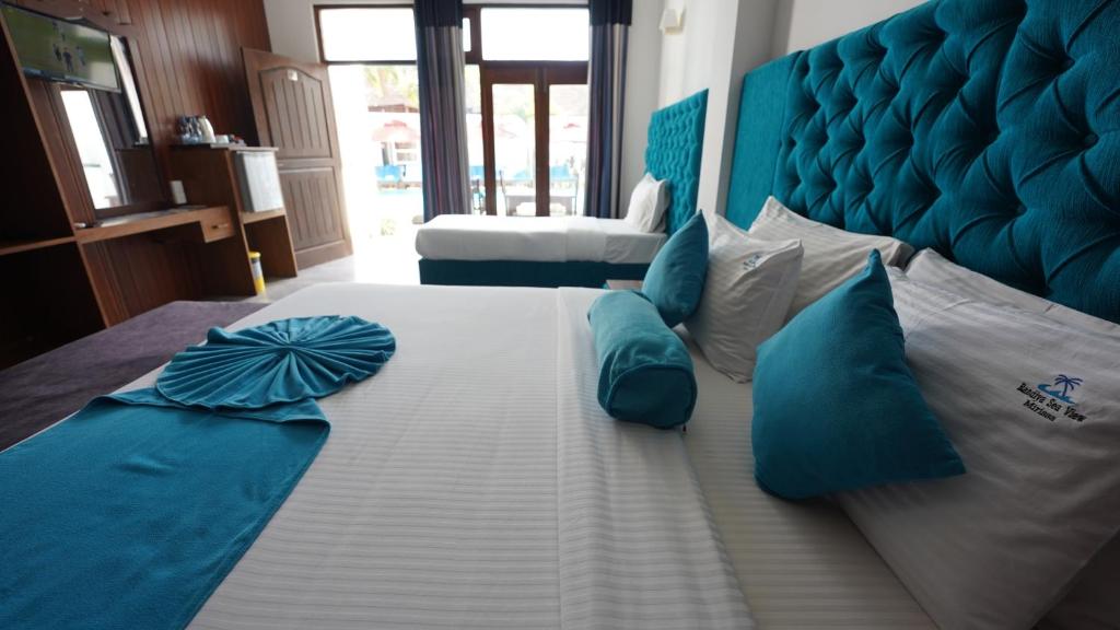 Postel nebo postele na pokoji v ubytování Randiya Sea View Hotel