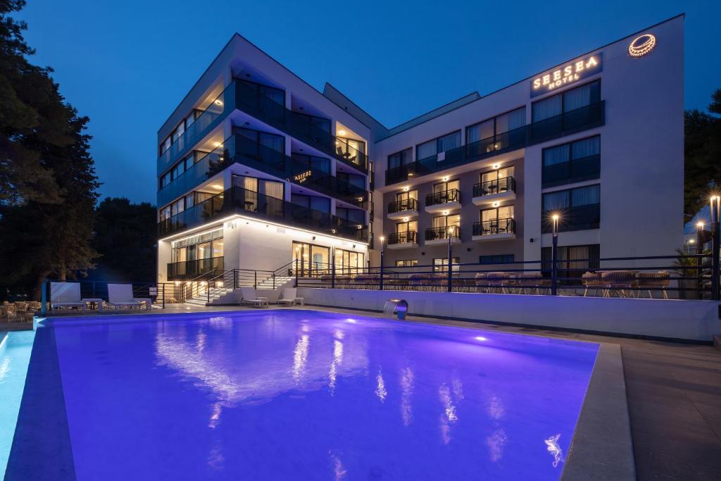 Бассейн в SeeSea Hotel или поблизости