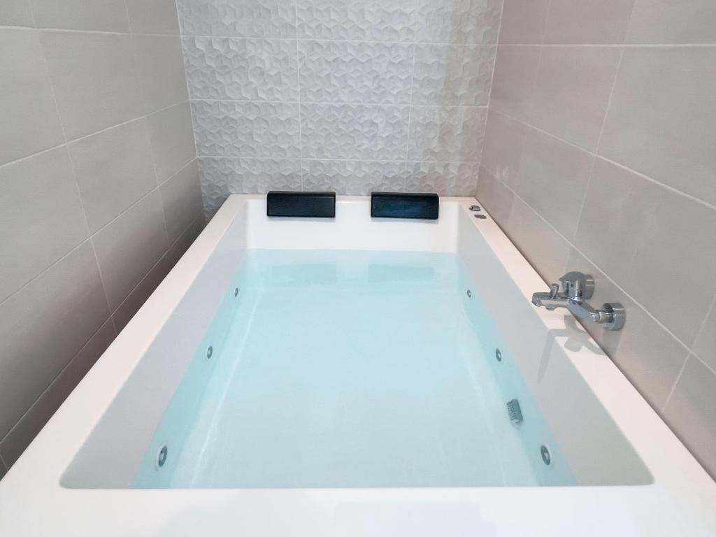 ISG Apartments Triana Jacuzzi 4
