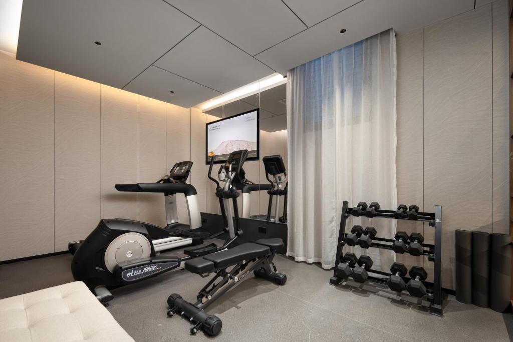 Fitness centrum a/nebo fitness zařízení v ubytování Atour Hotel Qidong Wenfeng World People's West Road