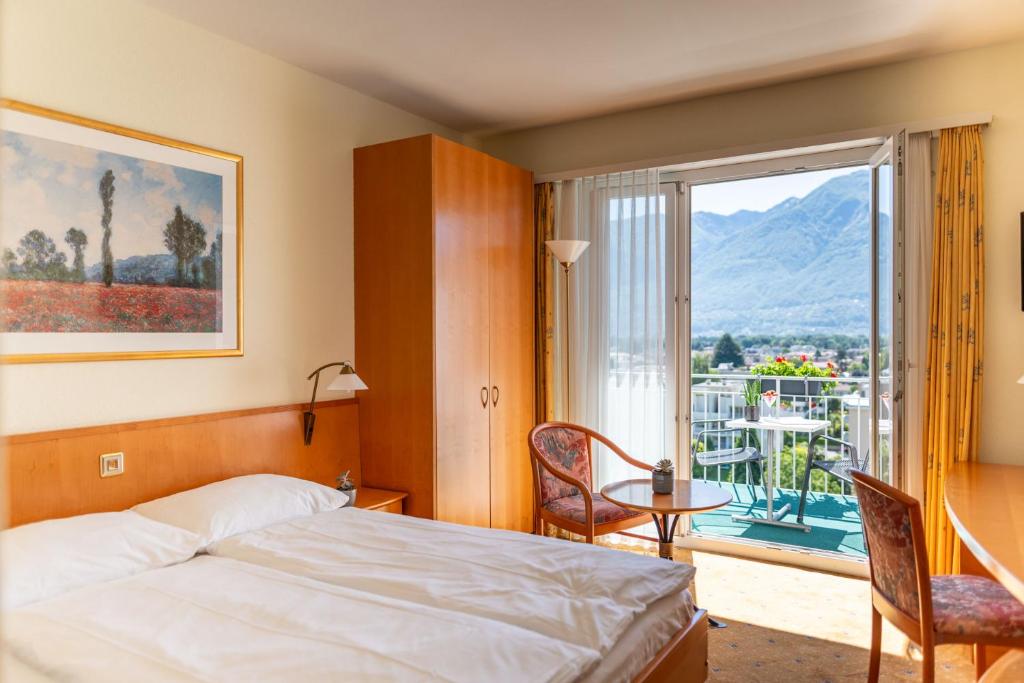 Nespecifikovaný výhled na hory nebo výhled na hory při pohledu z hotelu
