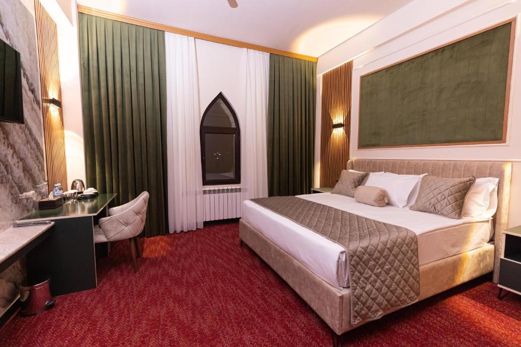 Postel nebo postele na pokoji v ubytování Dashli Gala Hotel Ganja