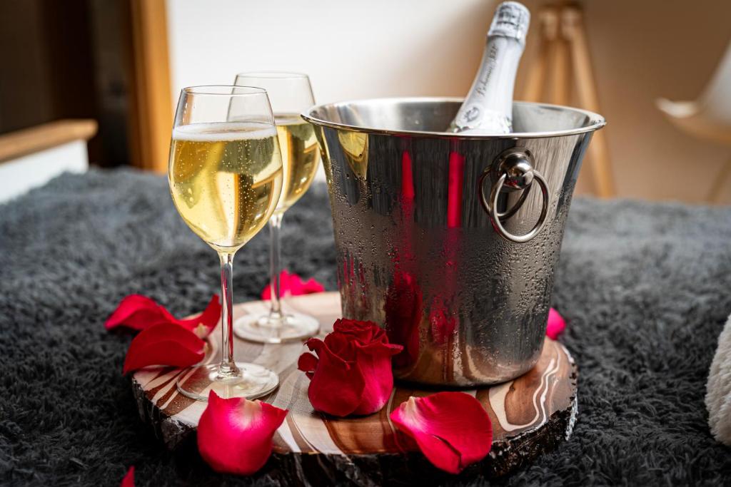 Suitetrails - Golden River Apartment