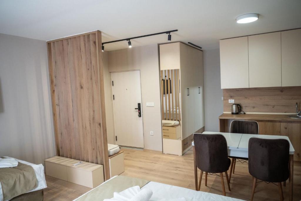 Kuchyň nebo kuchyňský kout v ubytování Hotel CENTRAL