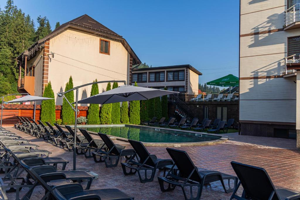 Bazén v ubytování Villa Leku SPA Resort nebo v jeho okolí
