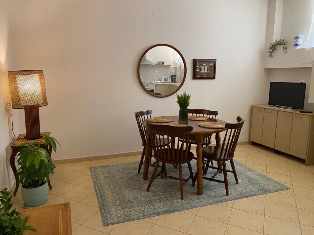 Telewizja i/lub zestaw kina domowego w obiekcie Tria Luxury Residences