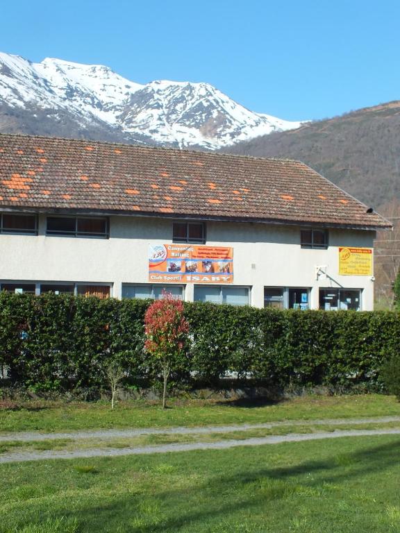 Nespecifikovaný výhled na hory nebo výhled na hory při pohledu z hostelu