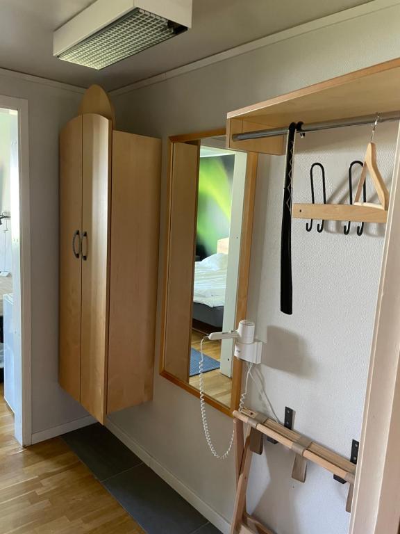 Kuchyň nebo kuchyňský kout v ubytování Hotell Smedjan
