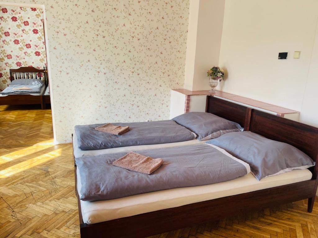 Postel nebo postele na pokoji v ubytování Penzion Trojna Lednice-vhodné na svatby,rodinné akce,teambuilding
