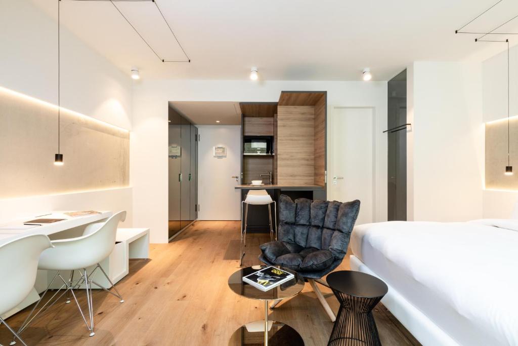 Postel nebo postele na pokoji v ubytování KPM Hotel & Residences