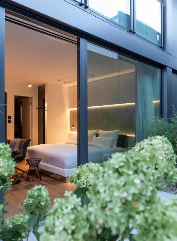 Postel nebo postele na pokoji v ubytování KPM Hotel & Residences