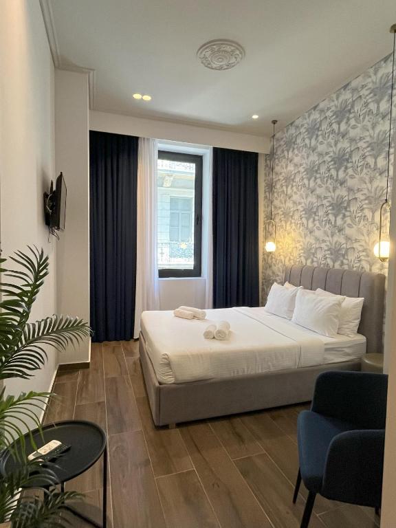 Postel nebo postele na pokoji v ubytování Downtown Suites by Athens Tower