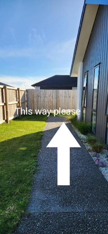 Cozy Retreat on Serene Street - Resim 23