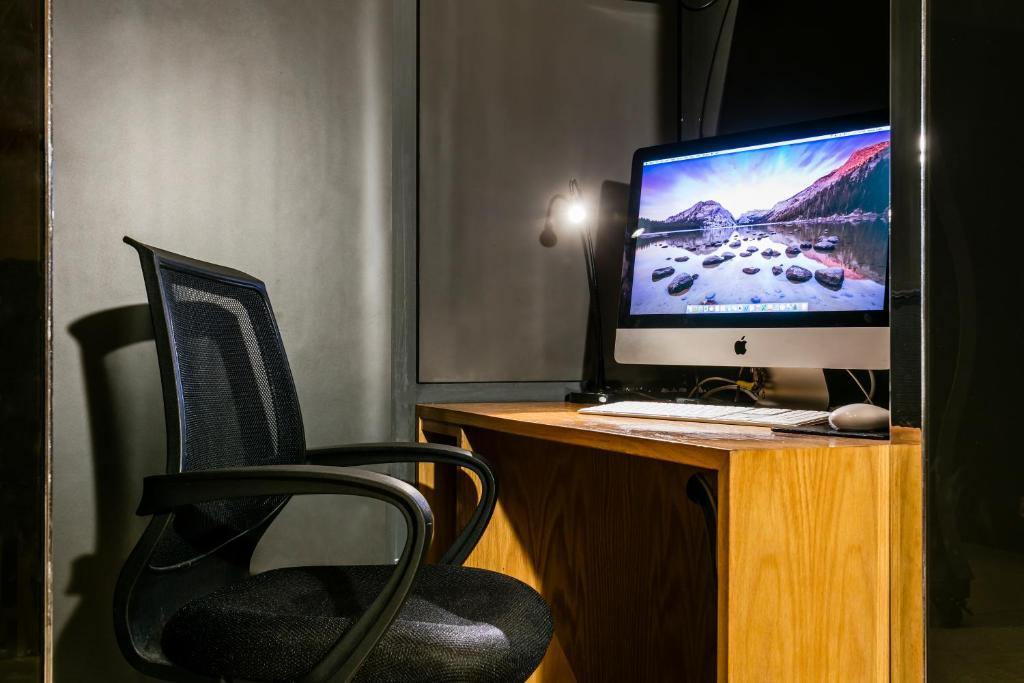 TV a/nebo společenská místnost v ubytování Nathan Hotel