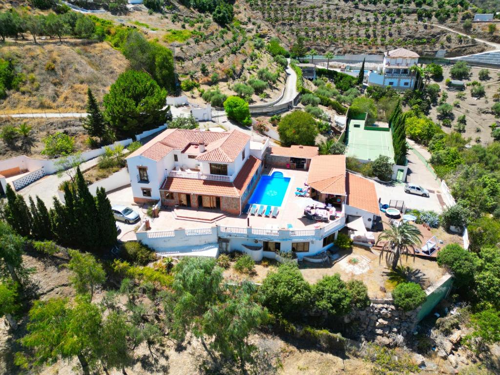 Fotografie z fotogalerie ubytování Casa Jane Large 7 bed Villa with private pool and Tennis Court v destinaci Torrox