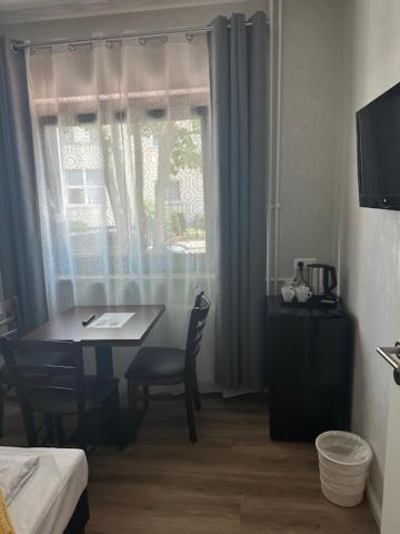TV a/nebo společenská místnost v ubytování Hotel Pirol