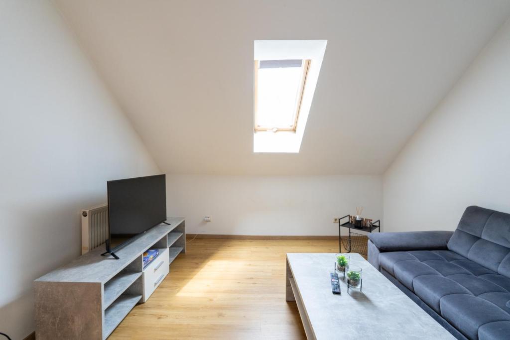 a living room with a couch and a tv at FarawayHomes Studio Graz #6 in Graz