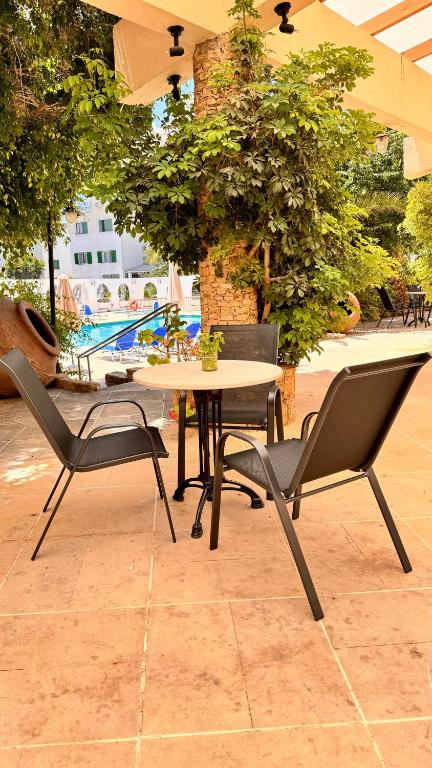 Bazén v ubytování Navarria Blue Hotel nebo v jeho okolí