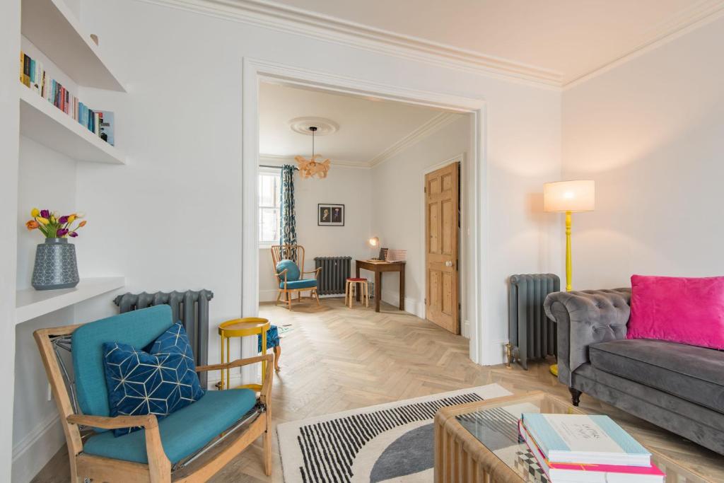 Un lugar para sentarse en Little Oyster by Bloom Stays