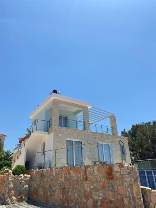 Queen Eyridiki Luxury Villa 2