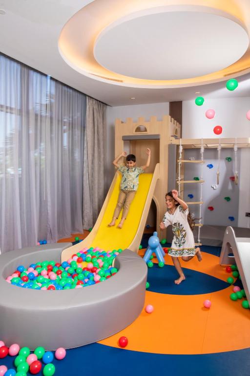 入住DAMAC Maison Aykon City Dubai的客人
