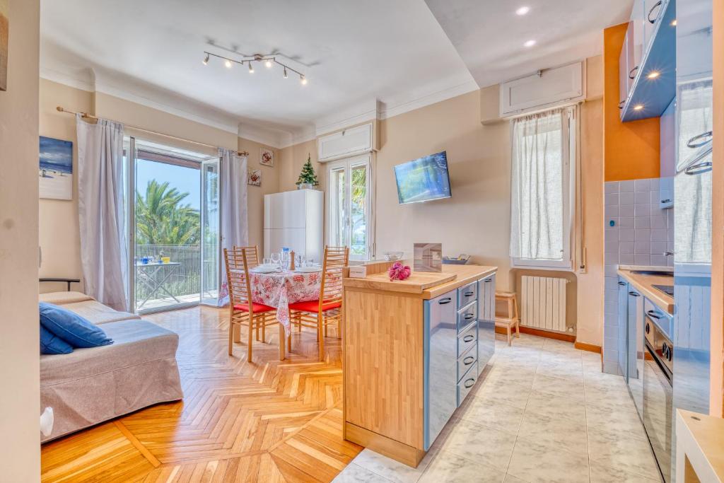 Kuchyňa alebo kuchynka v ubytovaní Sunny House Spiagge e Ciclabile - Happy Rentals
