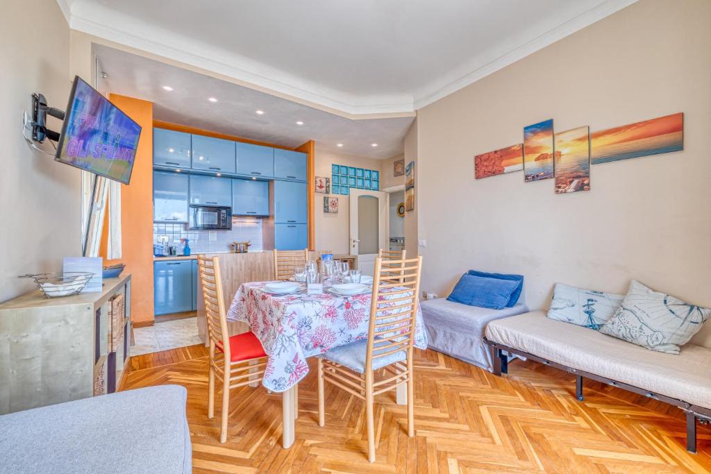Kuchyňa alebo kuchynka v ubytovaní Sunny House Spiagge e Ciclabile - Happy Rentals