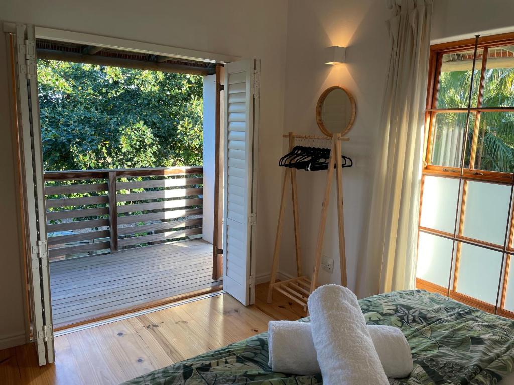 Postel nebo postele na pokoji v ubytování Sunset Beach Studio Apartment