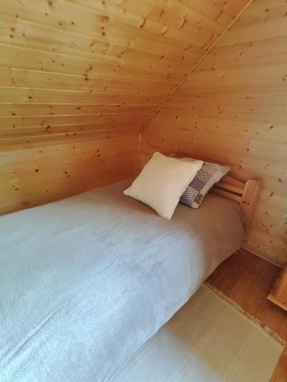 Posteľ alebo postele v izbe v ubytovaní Domek letniskowy Arkady