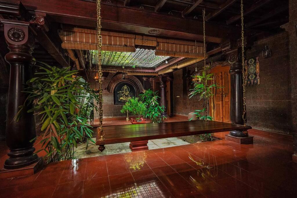 Illam Heritage Bungalow I Near Guruvayoor Temple - Villa