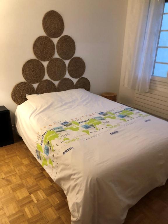 Postel nebo postele na pokoji v ubytování Chambre au calme dans résidence avec terrain de tennis