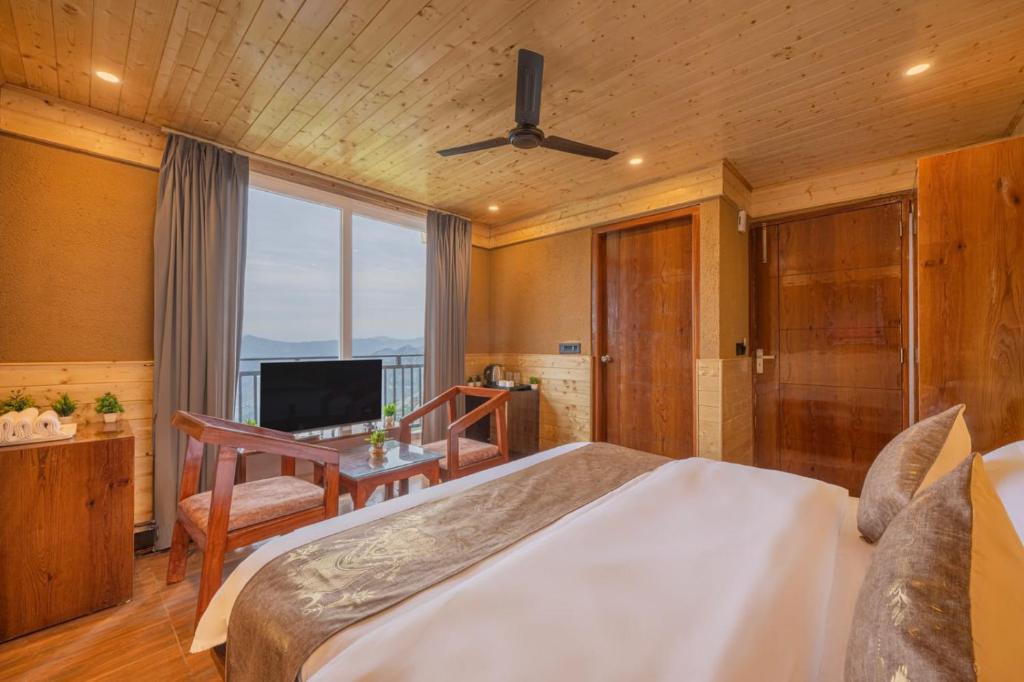 Postel nebo postele na pokoji v ubytování The Nature Dreams I Vacations I Conference I MICE I Family Events I Open Air Terrace I Sky Bonfire I Kufri by Exotic Stays