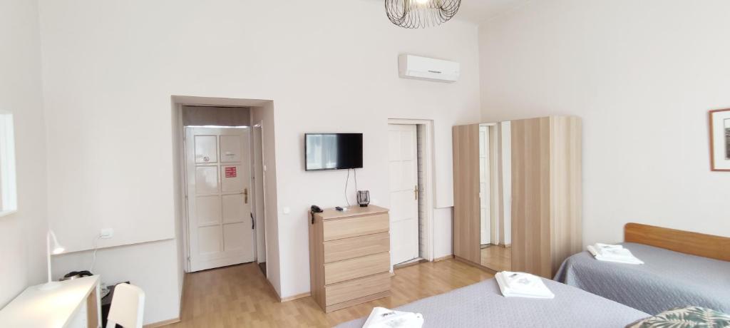 Posteľ alebo postele v izbe v ubytovaní Budapest Csaszar Hotel