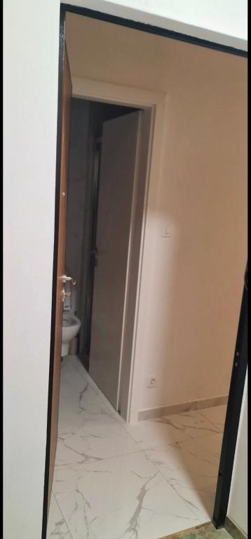 an open door to a bathroom with a toilet at Apartment Rose Cres 4 in Cres