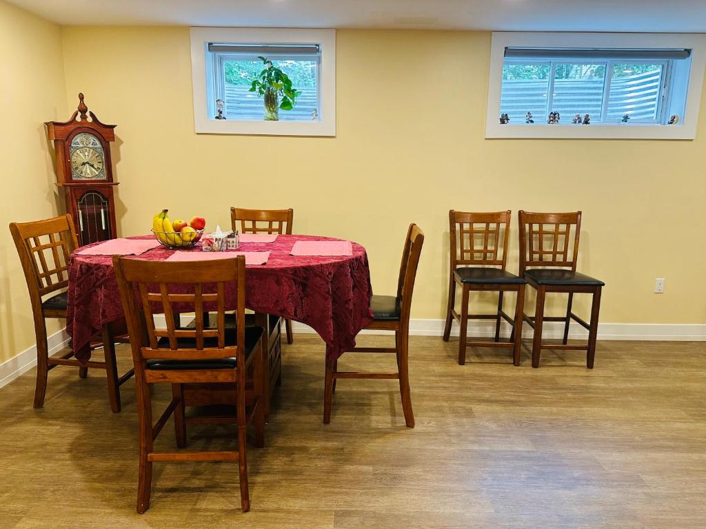 Fotografie z fotogalerie ubytování Luxurious Basement Retreat v destinaci Charlottetown
