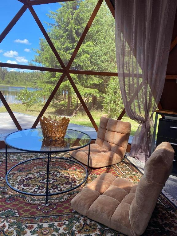 Výhled na řeku, která protéká v blízkosti luxury tent