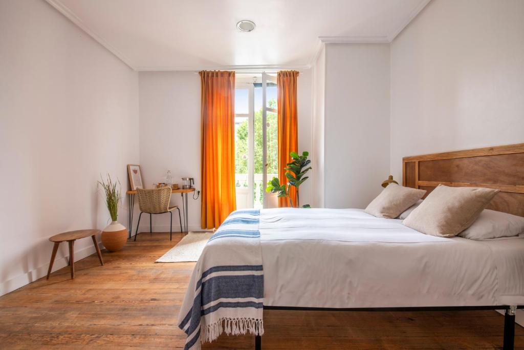 Postel nebo postele na pokoji v ubytování Belle Époque Self-check-in Guesthouse - Adults-Only