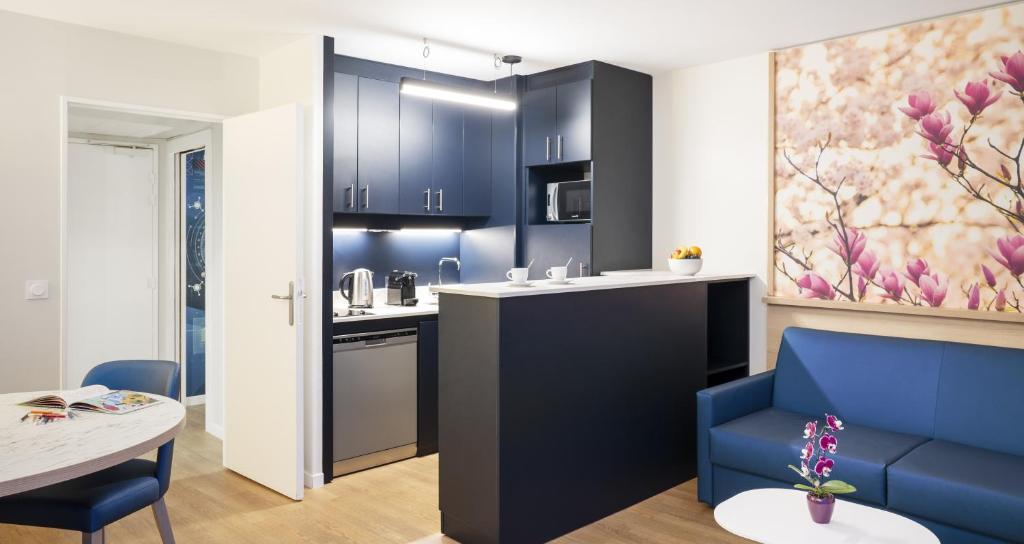 Cuisine ou kitchenette dans l'établissement Residhome Val d'Europe