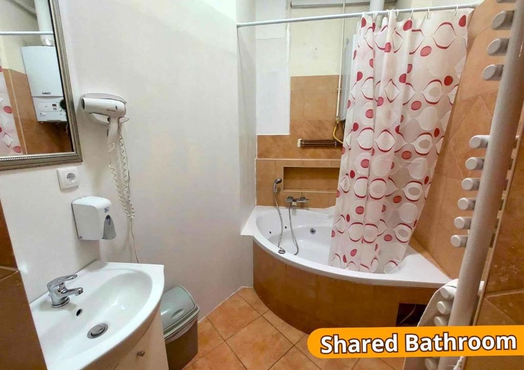Koupelna v ubytování GoodMo Budapest Smart Rooms