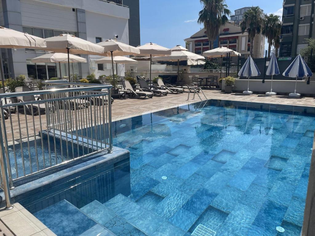 Bazén v ubytování Blue Garden Hotel nebo v jeho okolí