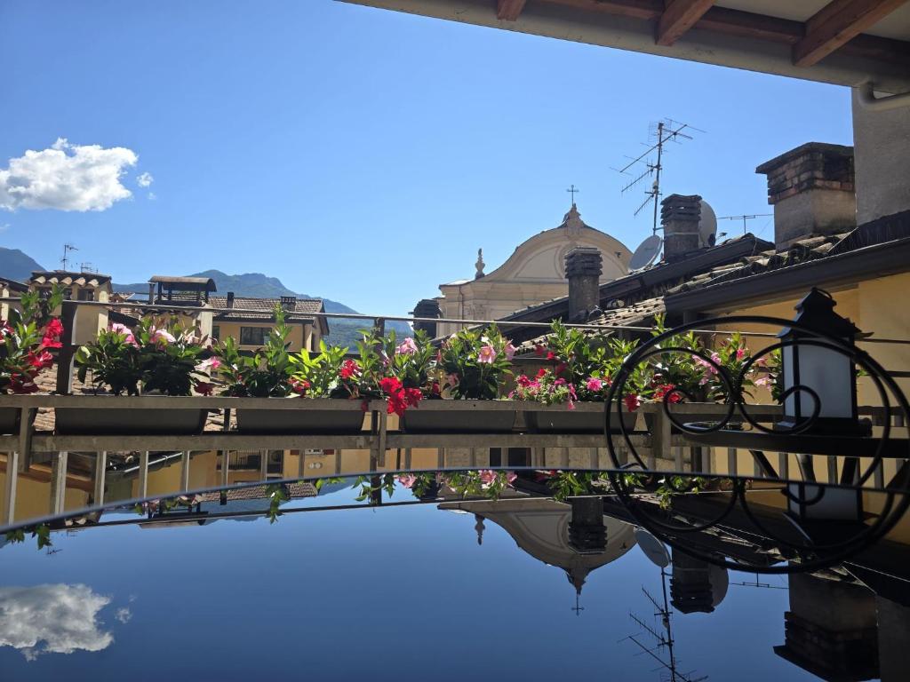 a reflection of a bridge with flowers in the water at Alle Porte in Riva del Garda