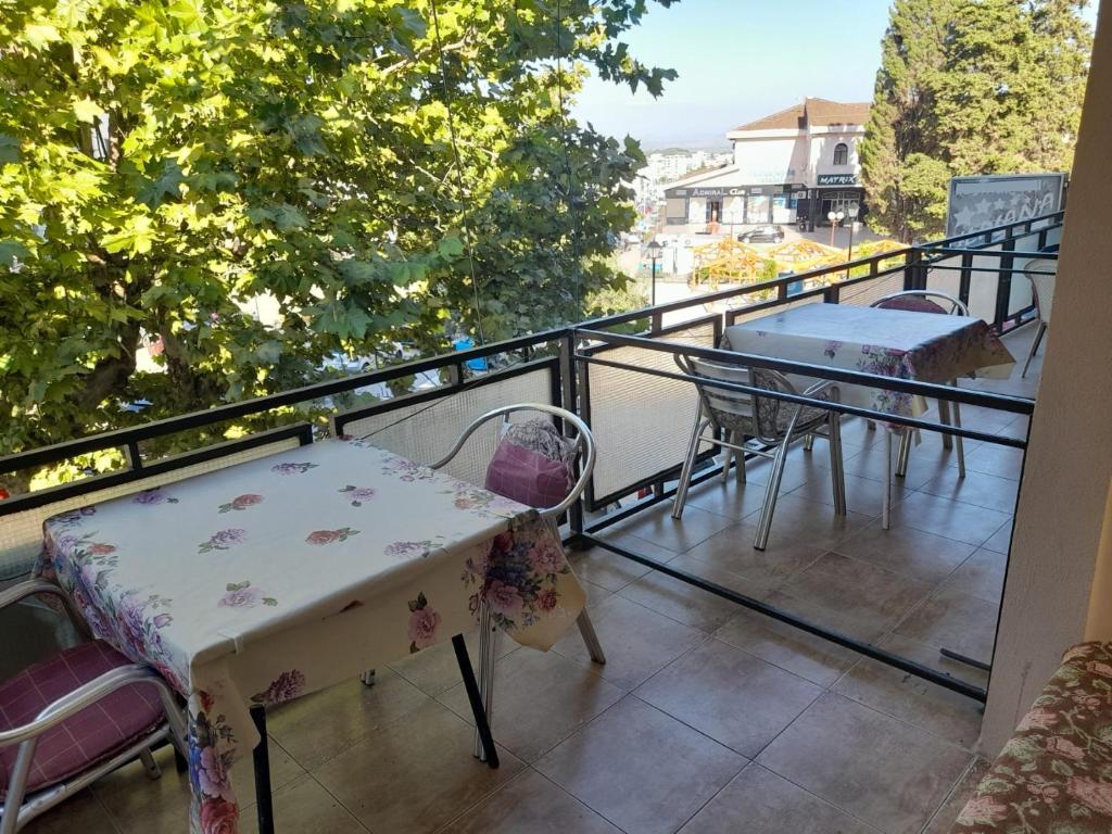 Balkón nebo terasa v ubytování Ulpiana - Apartments,Rooms,Hostel