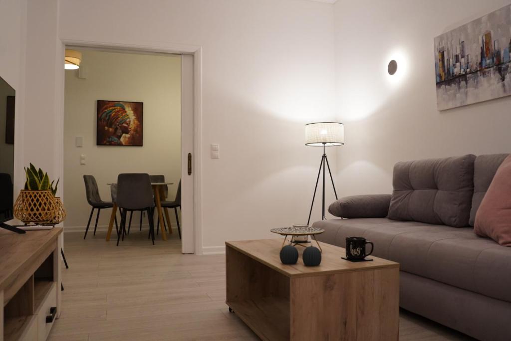 Bright & Cozy Apartment, Athens