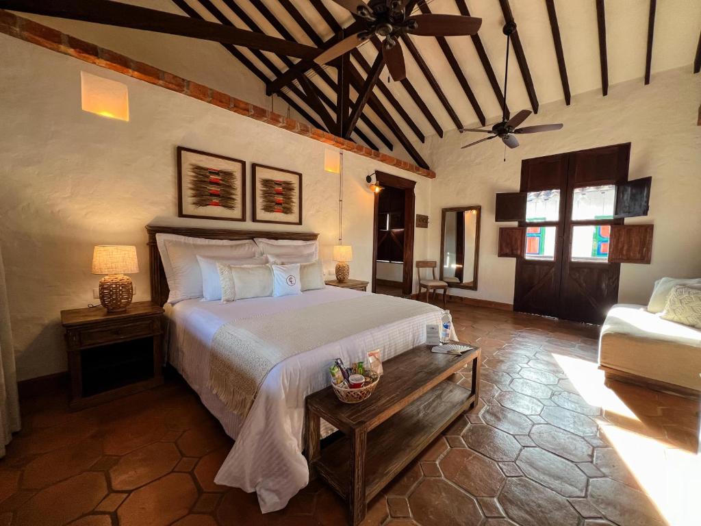 Postel nebo postele na pokoji v ubytování Casa Linaje Hotel Boutique - Cauca Viejo - Mayores de 10 años -