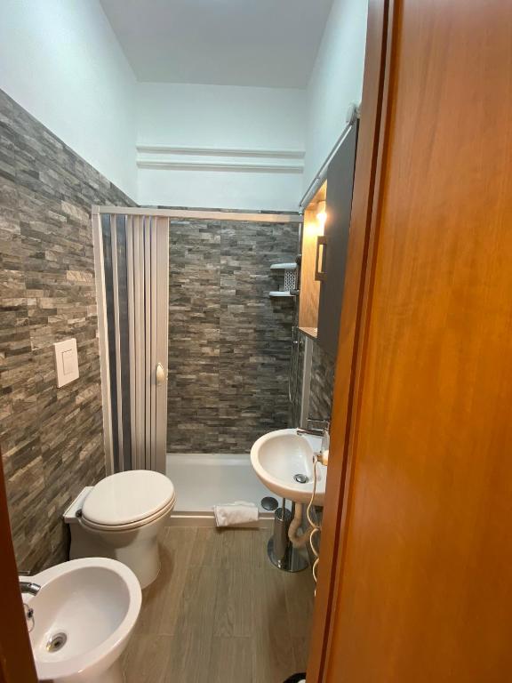 Koupelna v ubytování Albergo Athena